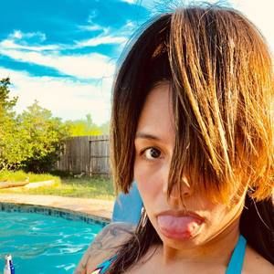 Meet your Posher, Lorina